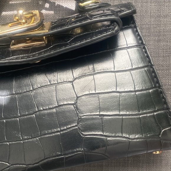 Princess Polly Peta and Jain Crocodile print black crossbody with gold hardware - Picture 7 of 16